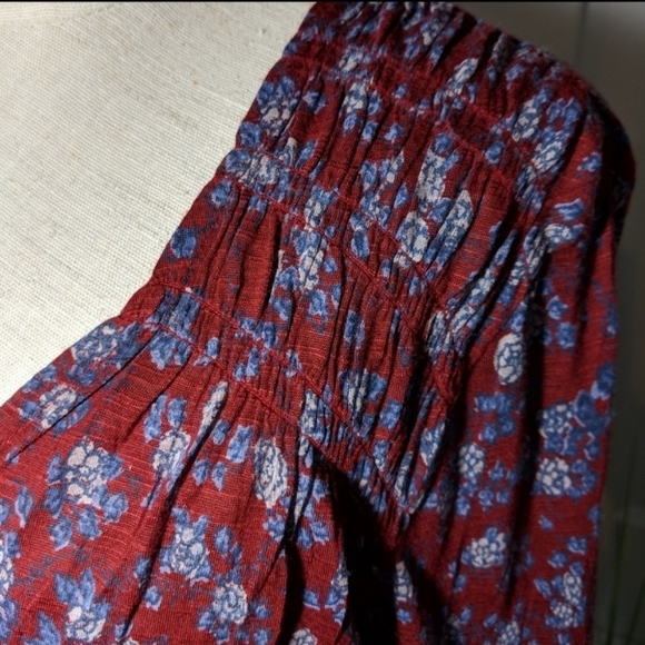 Lucky Brand Blouse Floral Print V-Neck Long Sleeve Smocking Red Blue M NWT - Picture 7 of 8